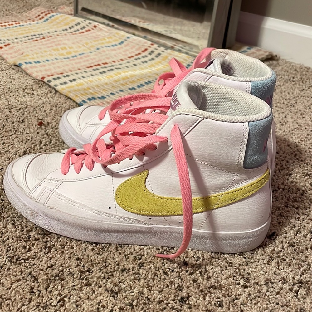 Nike Blazer Mid 77 Women’s 8.5-9 (Youth 7)